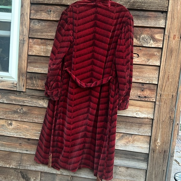 Vintage velvet double breasted house coat belted with tassels - Picture 13 of 15